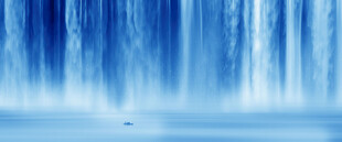 高山流水瀑布山水背景圖