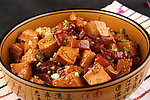 坛子肉焖豆腐