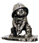 小小消防员雕塑消防战士