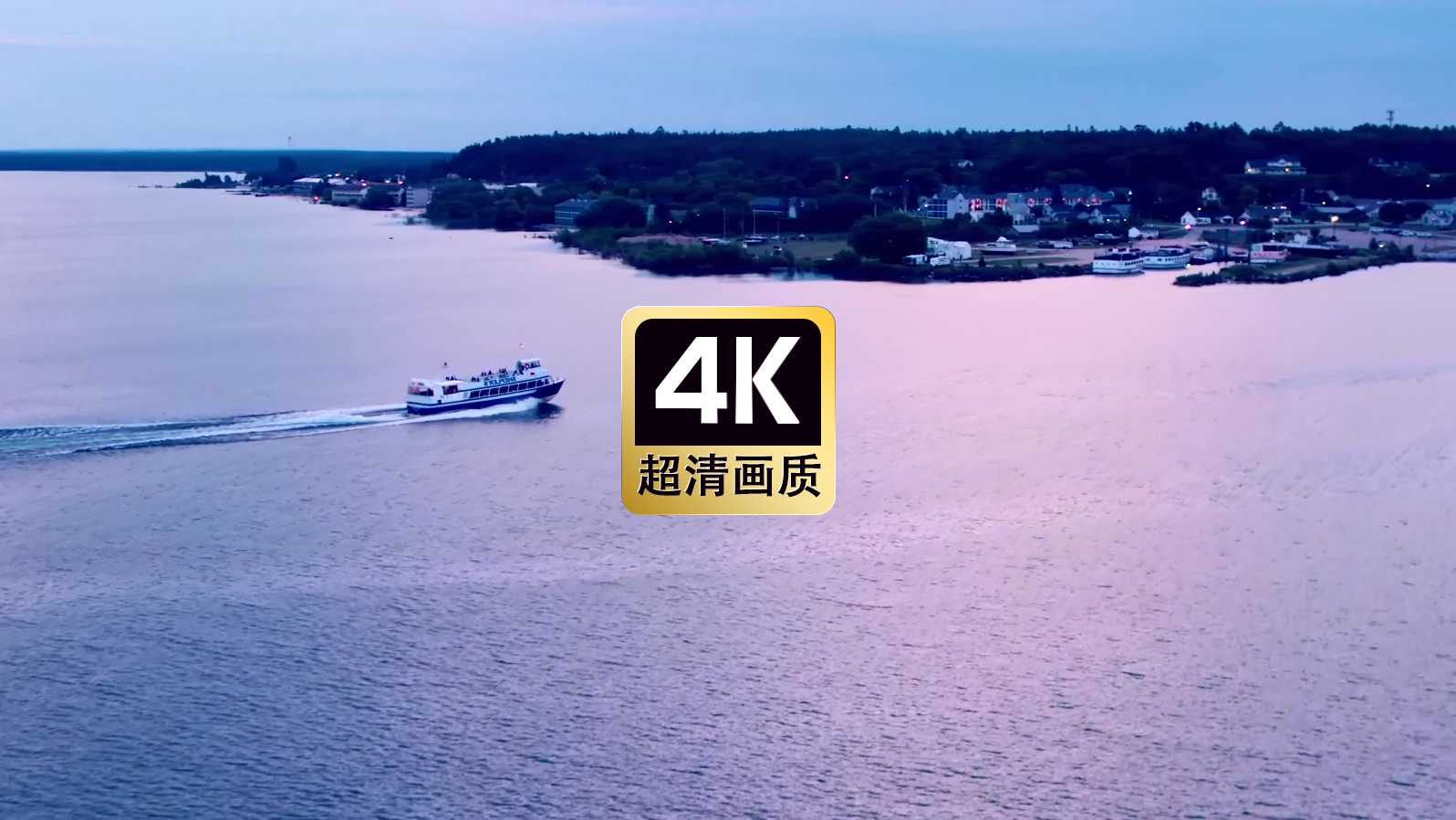 航拍夜晚海港海上游艇