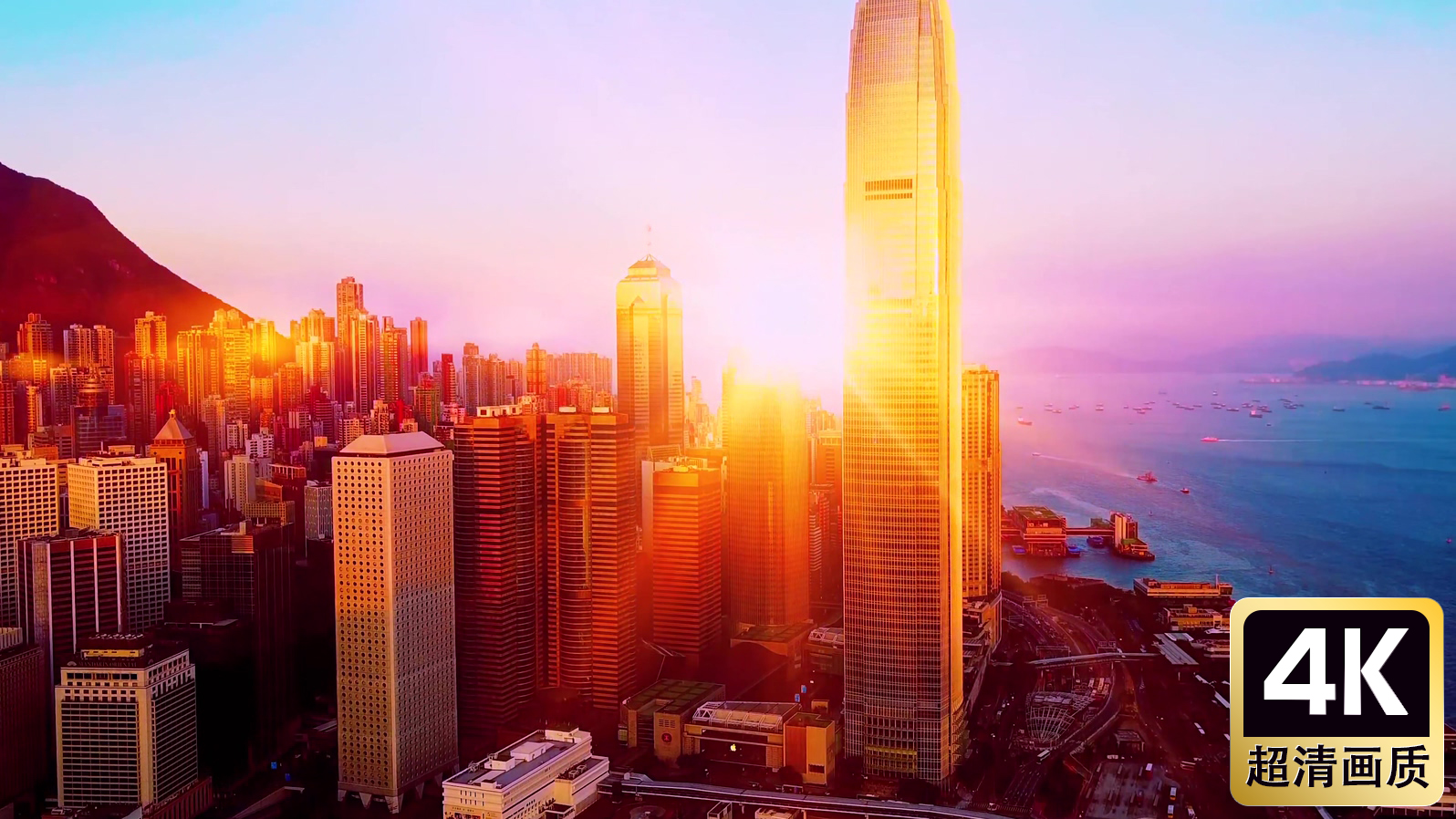 曙光中的城市建筑群