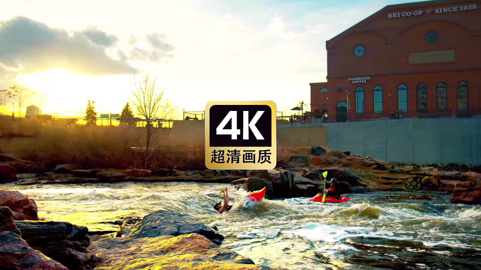 河道上训练的独木舟选手