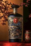 精致典雅的中式传统酒瓶