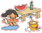 女孩夏日躺地纳凉场景