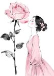 粉裙女子轻嗅娇艳玫瑰