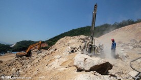 中铁铁建便道工地钻孔桩基挖掘机