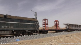 中铁铁建高原戈壁滩火车运载T梁