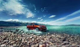 跨越河流沙滩的汽车