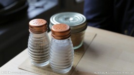 实拍之胡椒瓶和盐瓶