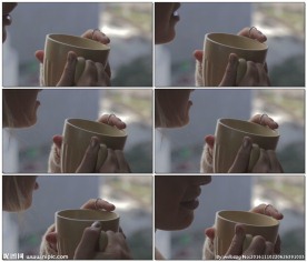 女人喝着咖啡和她的男朋友说话