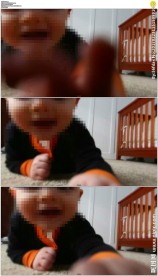 婴儿在地毯上爬行