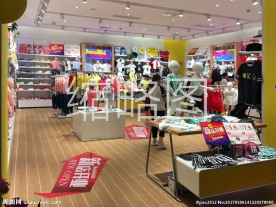 童装专卖店 balabala