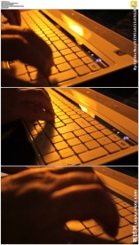 黄色昏暗的灯光下打字