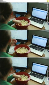 一边加班工作一边吃爆米花