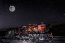 复古夜景火车月亮背景墙