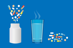 水杯吃药各种药丸倒入瓶子里