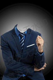 条纹领带深蓝色西装半身照