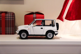 白色高档车模玩具