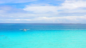 天堂海中的水上飞机