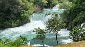 森林瀑布 水流  湖泊