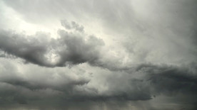 阴沉而沮丧的阴天