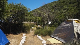 在海滩上的露营地