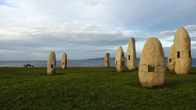 海岸上的石头古迹