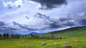 短视频素材草原远山上白云