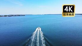 航拍游艇在大海上航行