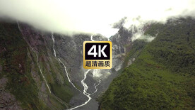 航拍云烟笼罩的峡谷