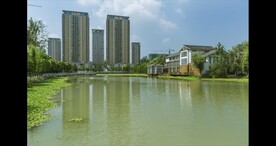 泗阳森林公园湖面楼倒影