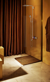 花洒实拍场景图