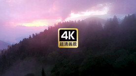 山间云雾缭绕美景