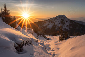 唯美的雪山日出