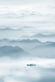 中式意境水墨山水画