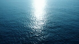 蓝色海面波澜左移方向日出风光