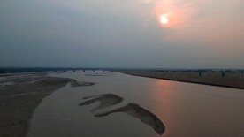 航拍夕阳下郑州刘江黄河大桥4K