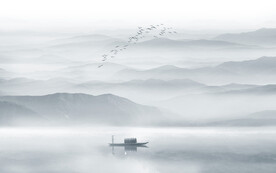 中式意境水墨山水画