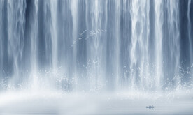 招财瀑布山水画