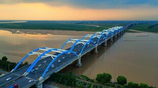 日落下的刘江黄河高速大桥