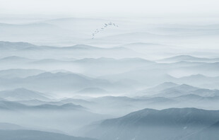 禅意水墨山水画背景图