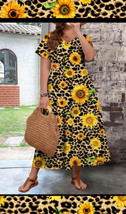 女士穿向日葵印花连衣裙