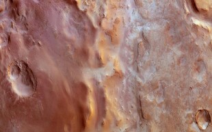 红褐色岩石纹理特写