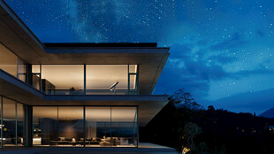 夜幕下的现代奢华别墅