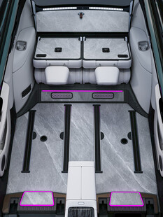 汽车后备箱宽敞储物空间