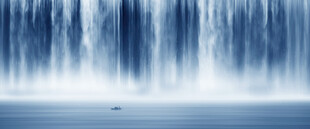 流水生财瀑布背景图