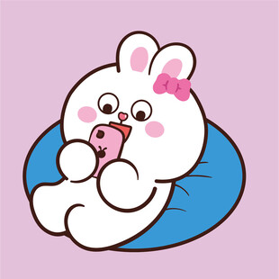 可爱兔子抱着小猪玩偶