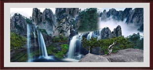 壮丽山间瀑布自然美景