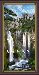 壮丽山间瀑布景观图