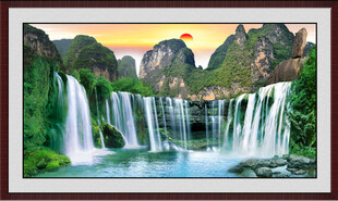 壮丽山间瀑布风景图